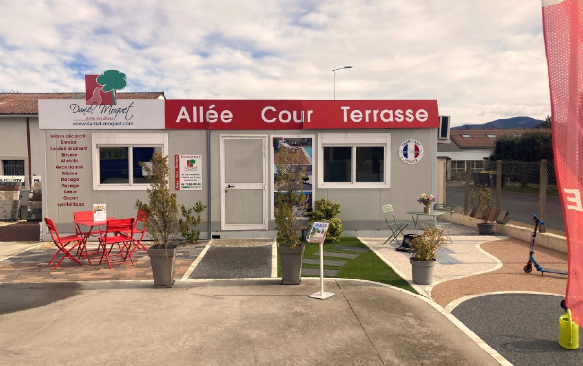 Découvrez le showroom de l'entreprise Girard et imaginez votre futur extérieur !