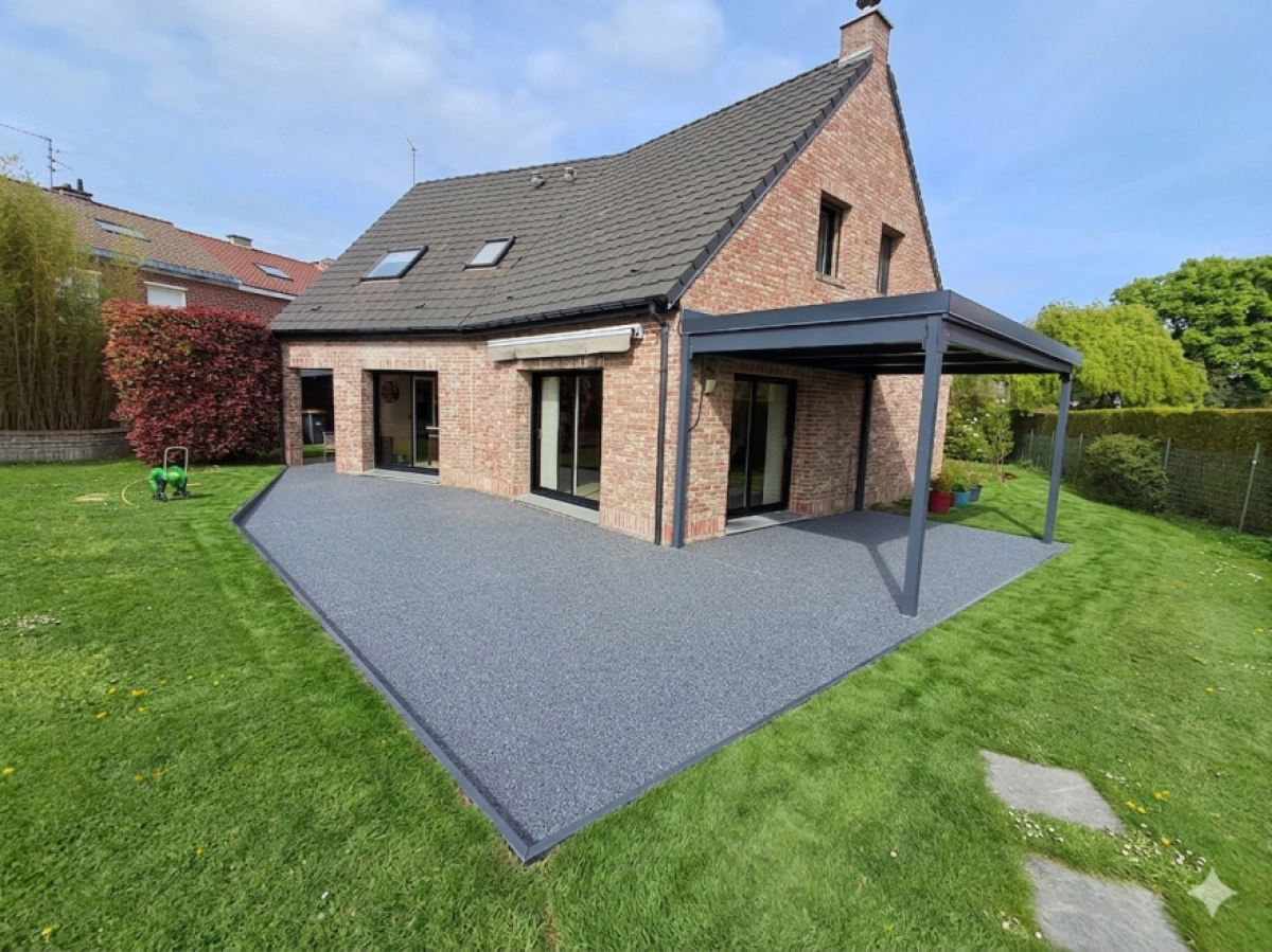 Chantier du mois à Rumegies : une terrasse moderne et drainante en Hydrostar®