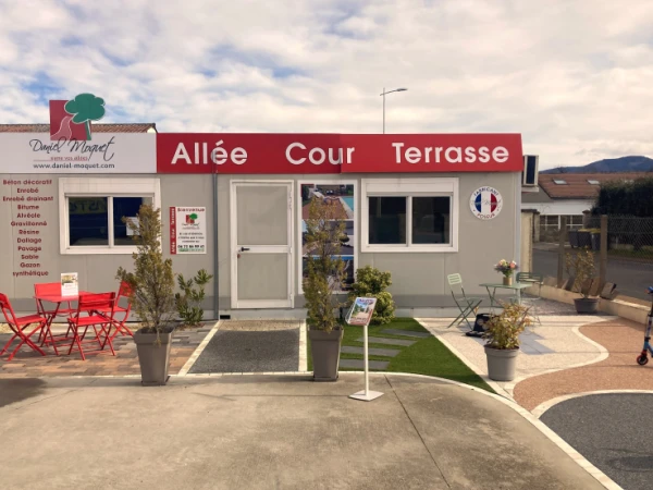 Découvrez le showroom de l'entreprise Girard et imaginez votre futur extérieur !
