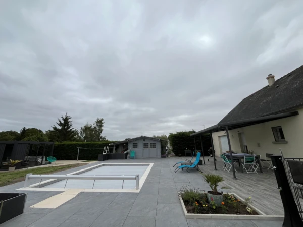Nouvelle réalisation à Ligré : un tour de piscine élégant, pratique et durable