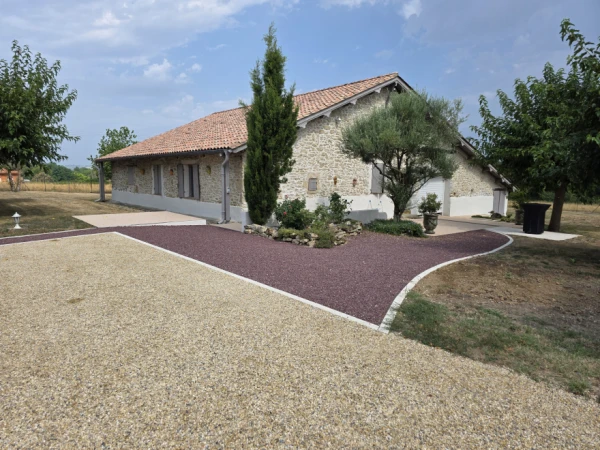 Chantier du mois à Bieujac : harmonie et diversité des matériaux avec l'entreprise LARROSE BONNIN