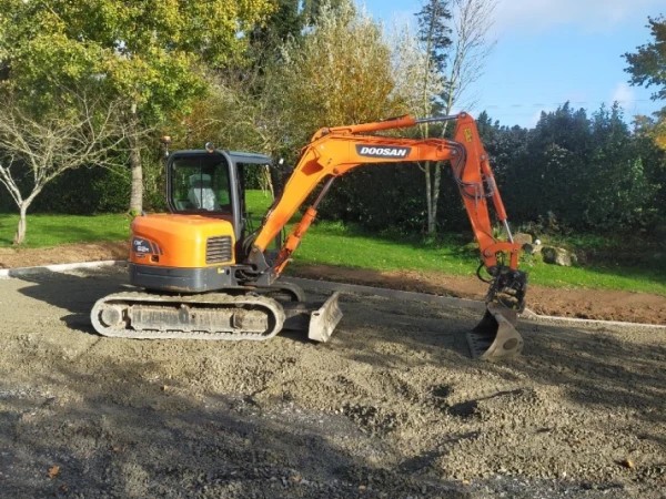 Le parc automobile s'agrandit avec l'arrivée d'une nouvelle pelle !
